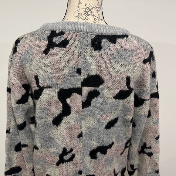 THML Leopard Print crewneck sweater with black pink leopard print size Small - Picture 4 of 8